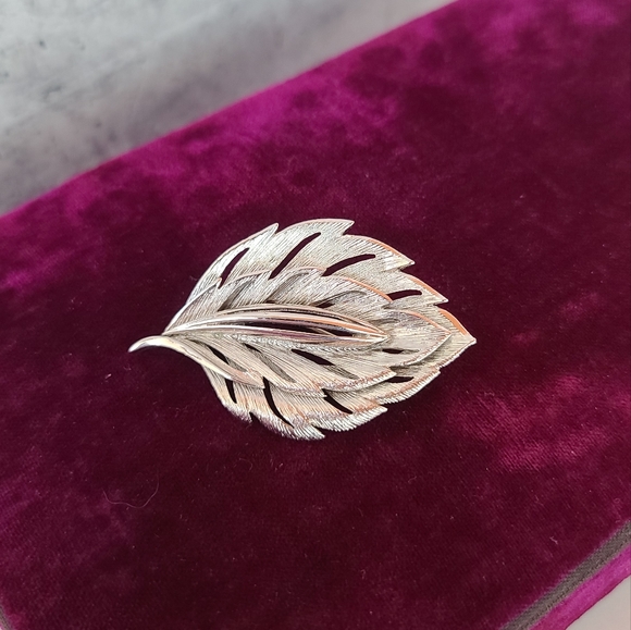 Vintage Monet Silver Leaf Brooch - Picture 2 of 10